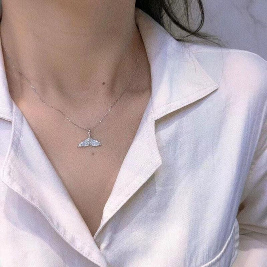 Colier argintiu, forma de coada de balena, cu pietre din zirconiu, Leah C27 - Pursehuit.ro