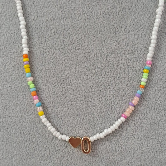 Colier auriu, cu margelute colorate, litera O C2 - Pursehuit.ro