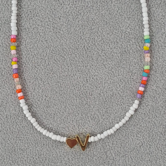 Colier auriu, cu margelute colorate, litera V C2 - Pursehuit.ro