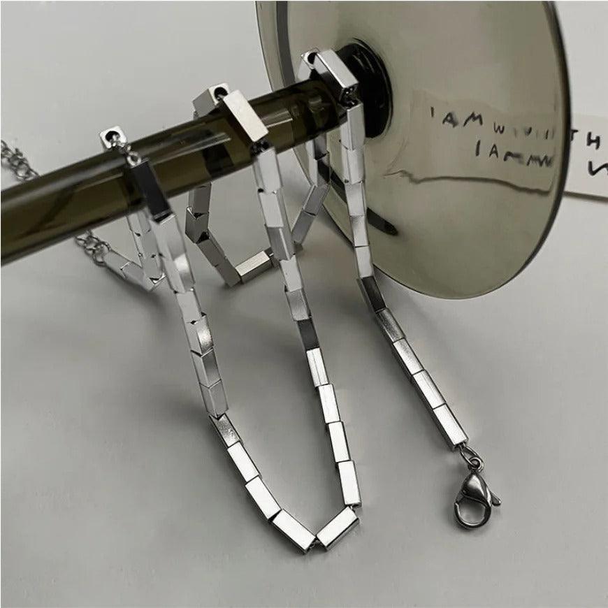 Colier argintiu, din otel inoxidabil, cu piese geometrice, suflat cu aur 18k, Amilia C1 - Pursehuit.ro