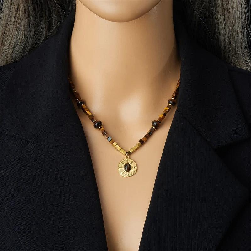 Colier auriu, din otel inoxidabil, cu margelute maro si pandantiv rotund, suflat cu aur 18k, Bryana C11 - Pursehuit.ro