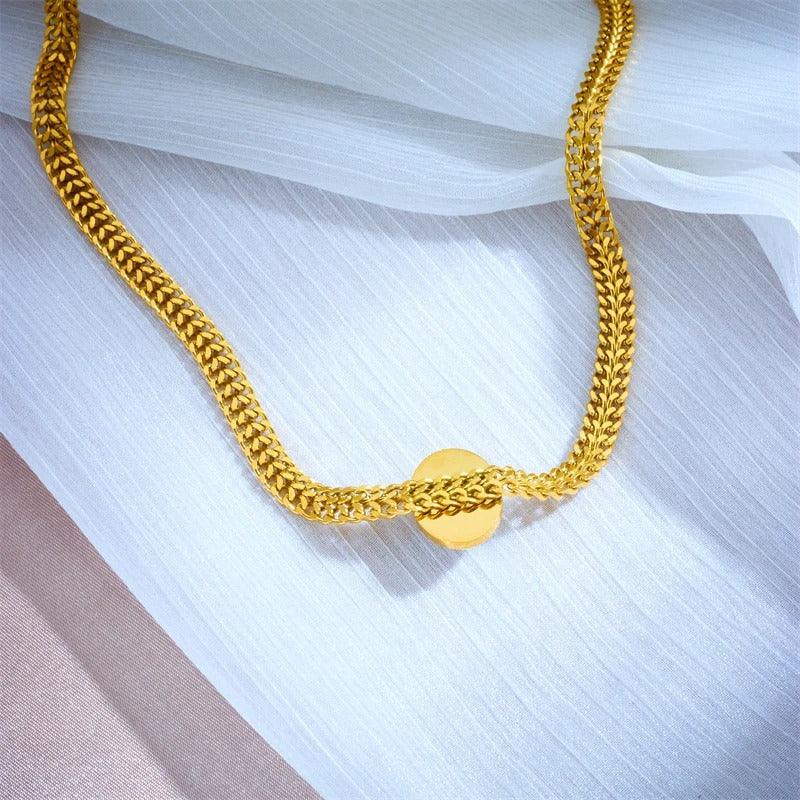 Colier auriu, din otel inoxidabil, cu pandantiv oval, suflat cu aur 18k, Tekla C2 - Pursehuit.ro