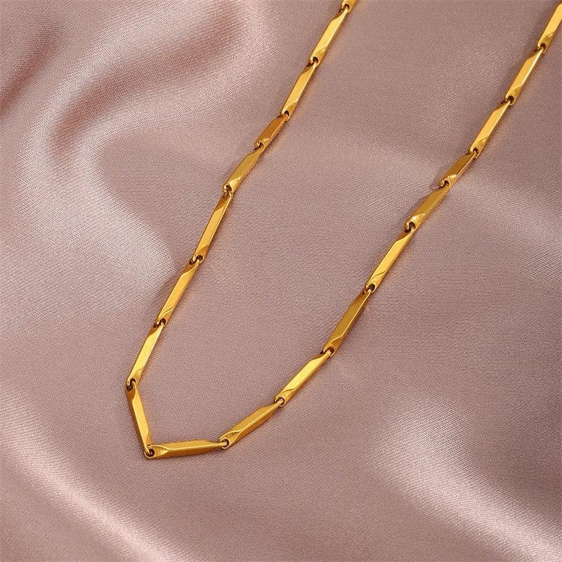 Colier auriu, din otel inoxidabil, cu piese imbinate, suflat cu aur 18k, Amaya C1 - Pursehuit.ro