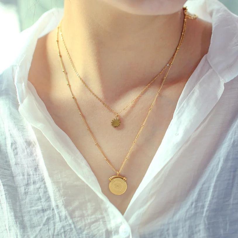 Colier auriu, din otel inoxidabil, in 2 straturi, cu pandantiv rotund, suflat cu aur 18k, Alve C1 - Pursehuit.ro