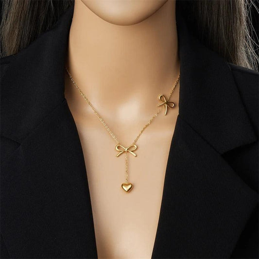 Colier auriu, din otel inoxidabil, suflat cu aur 18k, cu inimioara si fundite, Eileen C1 - Pursehuit.ro