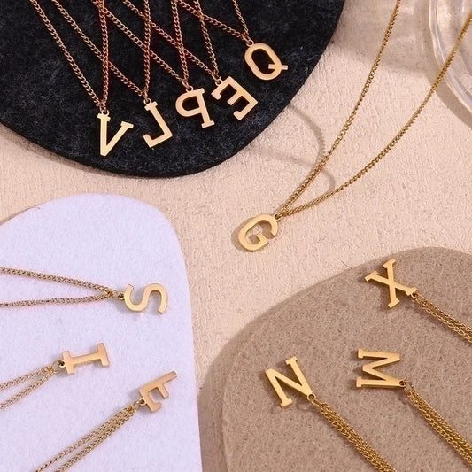 Colier auriu, din otel inoxidabil, suflat cu aur 18k, cu initiala C7