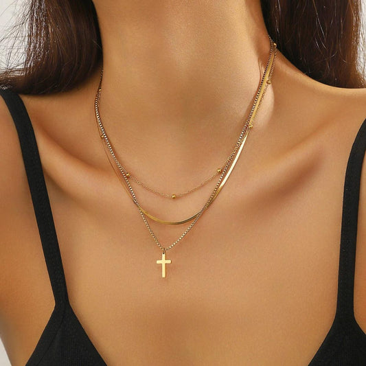 Colier auriu, din otel inoxidabil, suflat cu aur 18k, in 3 straturi, cu cruciulita, Elfa C2 - Pursehuit.ro