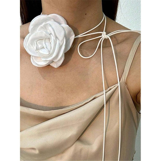 Colier choker, alb, cu floare, Bebiane C14 - Pursehuit.ro