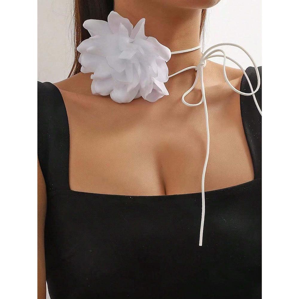 Colier choker, alb, cu floare, Benoni C15 - Pursehuit.ro