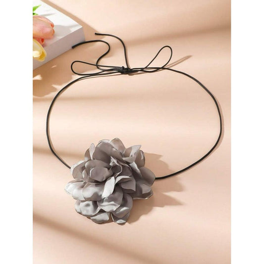 Colier choker, gri, cu floare, Bernadeth C15 - Pursehuit.ro