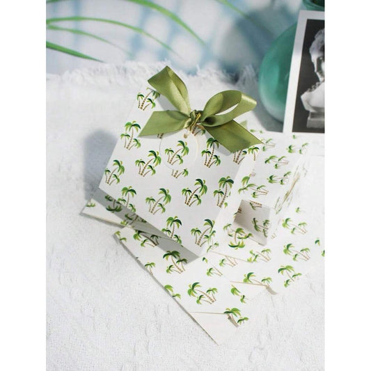 Cutiuta pentru cadou, alba cu palmieri, cu autoformare, 10 cm x 11.5 cm x 4.5 cm - Pursehuit.ro