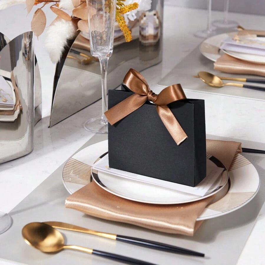 Cutiuta pentru cadou, neagra, cu autoformare, 10 cm x 11.5 cm x 4.5 cm - Pursehuit.ro