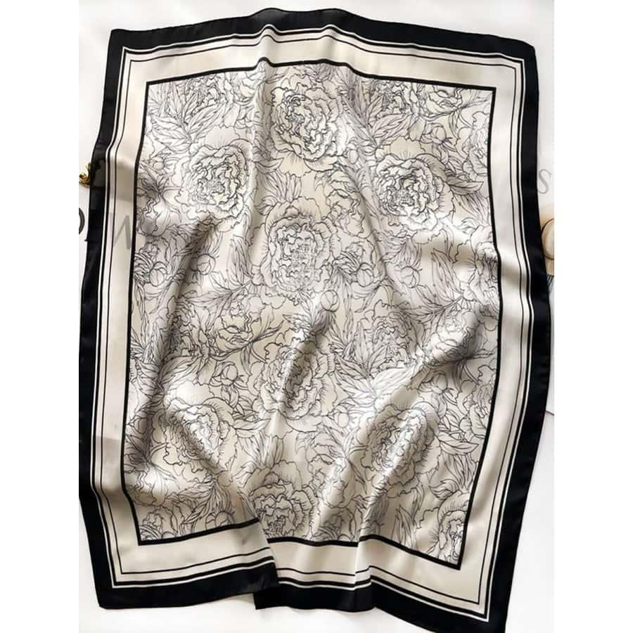 Esarfa alba, patrata, cu imprimeu floral negru, Santino C1 - Pursehuit.ro