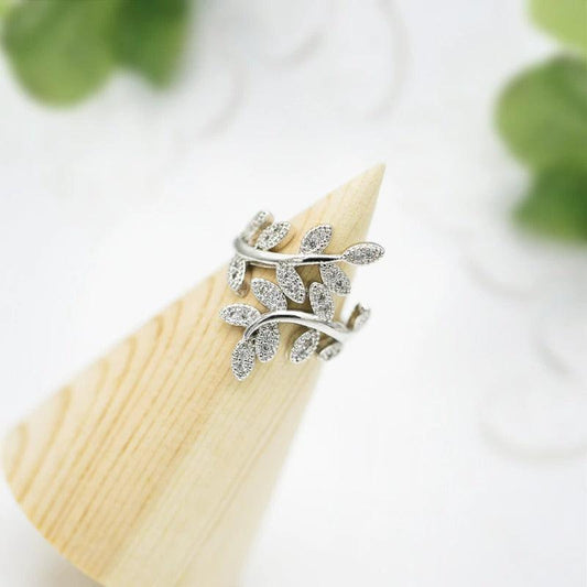 Inel argintiu, cu frunzulite si pietre din zirconiu, Silveria C4 - Pursehuit.ro