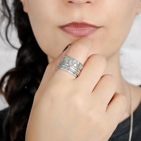 Inel argintiu, lat, cu model in relief, soare, stele si luna, Nelly C2 - Pursehuit.ro