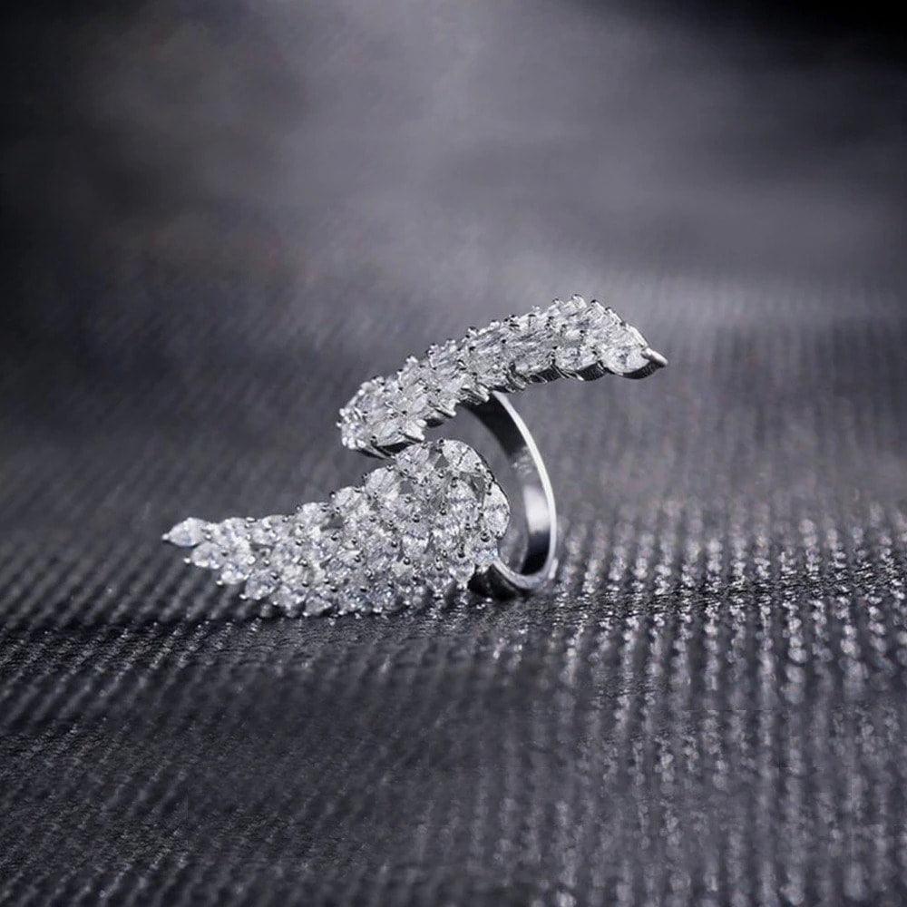 Inel argintiu, reglabil, cu aripi si pietre din zirconiu, Alberta C17 - Pursehuit.ro