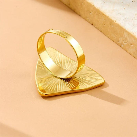 Inel auriu, reglabil, din otel inoxidabil, suflat cu aur 18k, forma de triunghi, Clea C4 - Pursehuit.ro