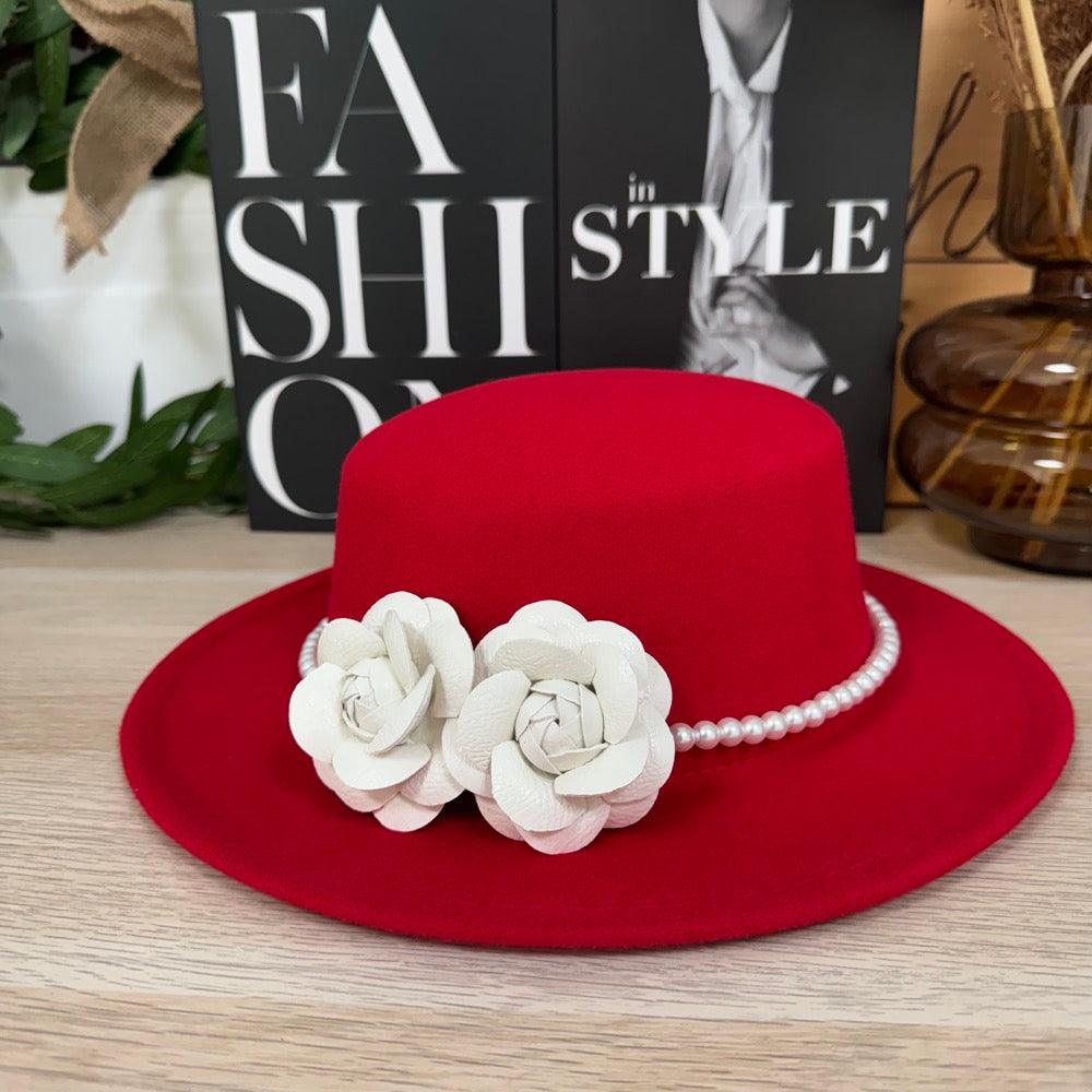 Palarie dama, rosie, stil canotiera, handmade, cu accesoriu detasabil din perle, Greta - Pursehuit.ro