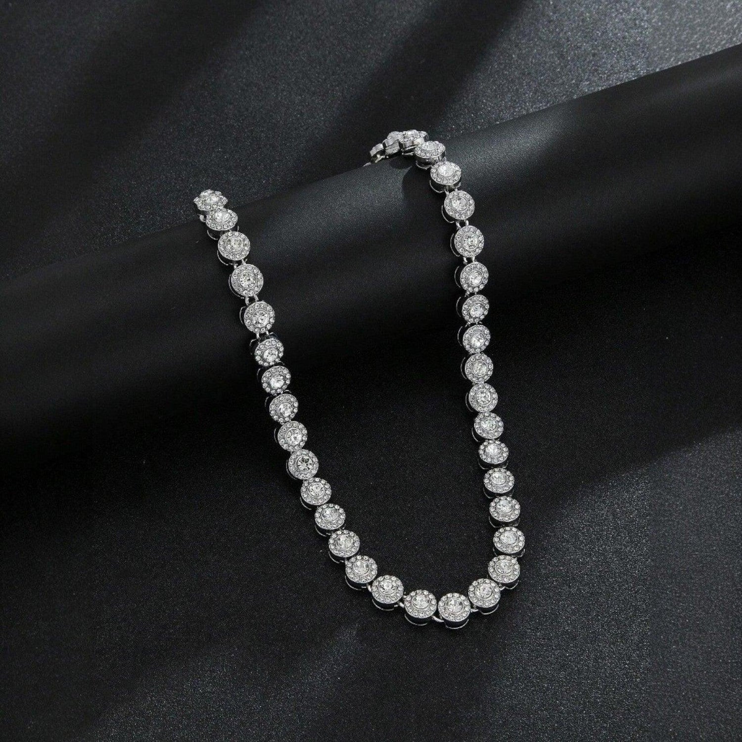 Coliere si lanturi cu zirconiu