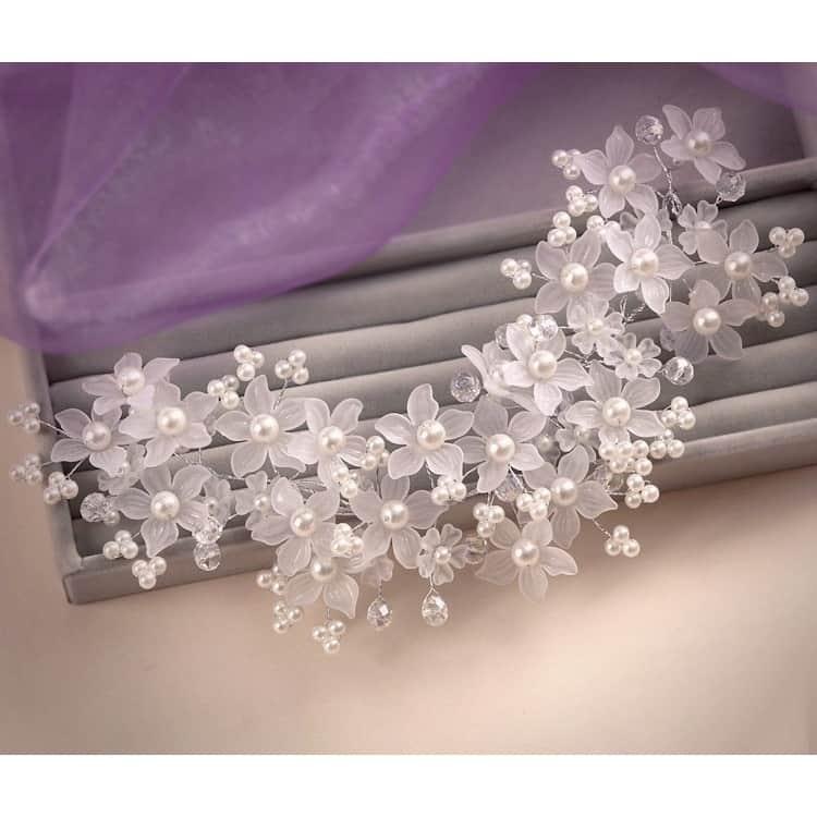 Accesoriu Par, argintiu, cu flori albe si perle, Carry C7 - Pursehuit.ro