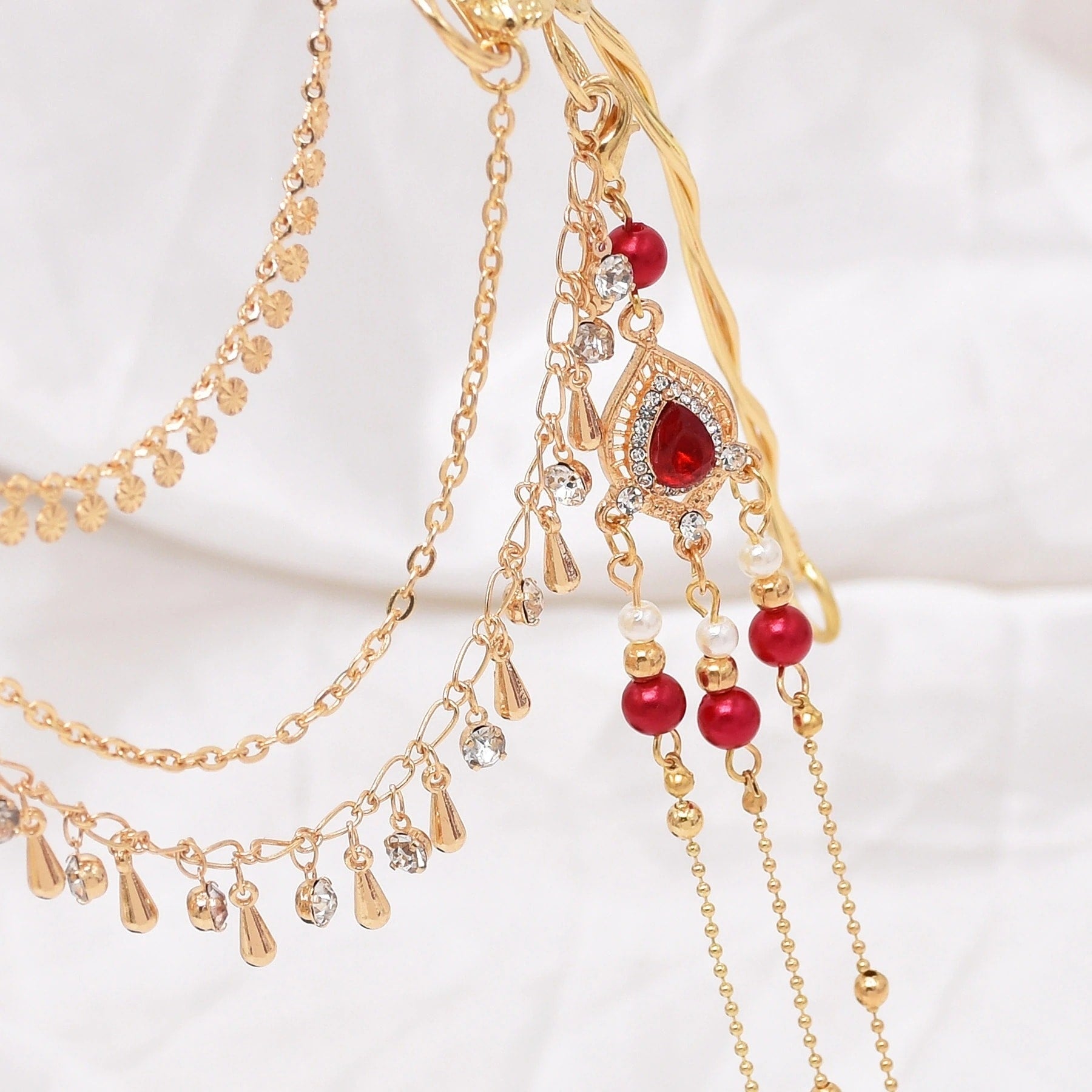 Accesoriu de cap, auriu, cu pietre rosii, lanturi si perle, Galathea C7