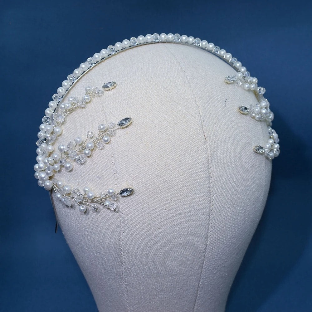 Accesoriu de par argintiu, cu frunzulite laterale, cristale si perle, Bartha C8