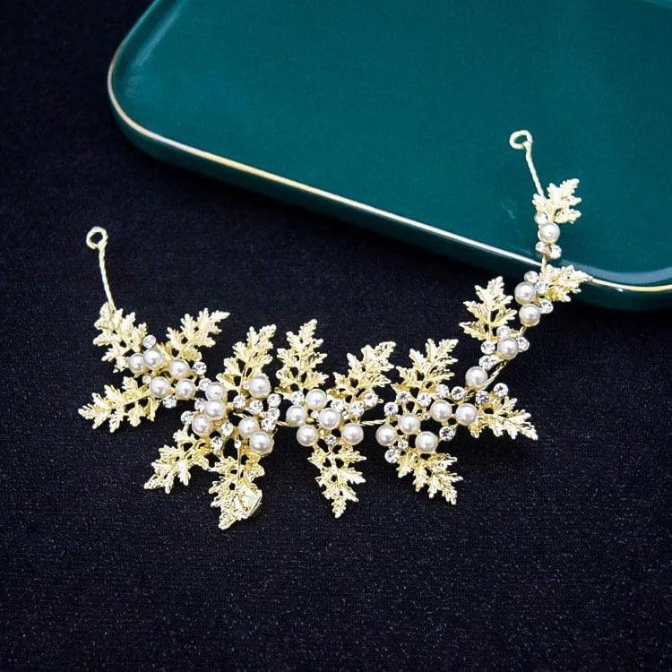 Accesoriu de par, auriu, cu frunzulite, pietre si perle, Malfrid C5 - Pursehuit.ro