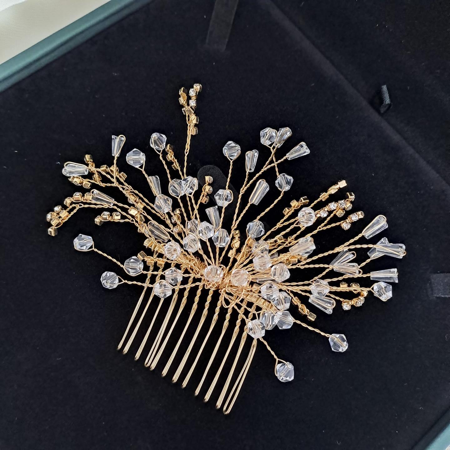 Accesoriu par, auriu, cu margelute si pietre, Danina C1 - Pursehuit.ro