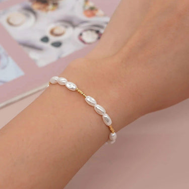 Bratara aurie, elastica, cu perle, Penelope C7 - Pursehuit.ro