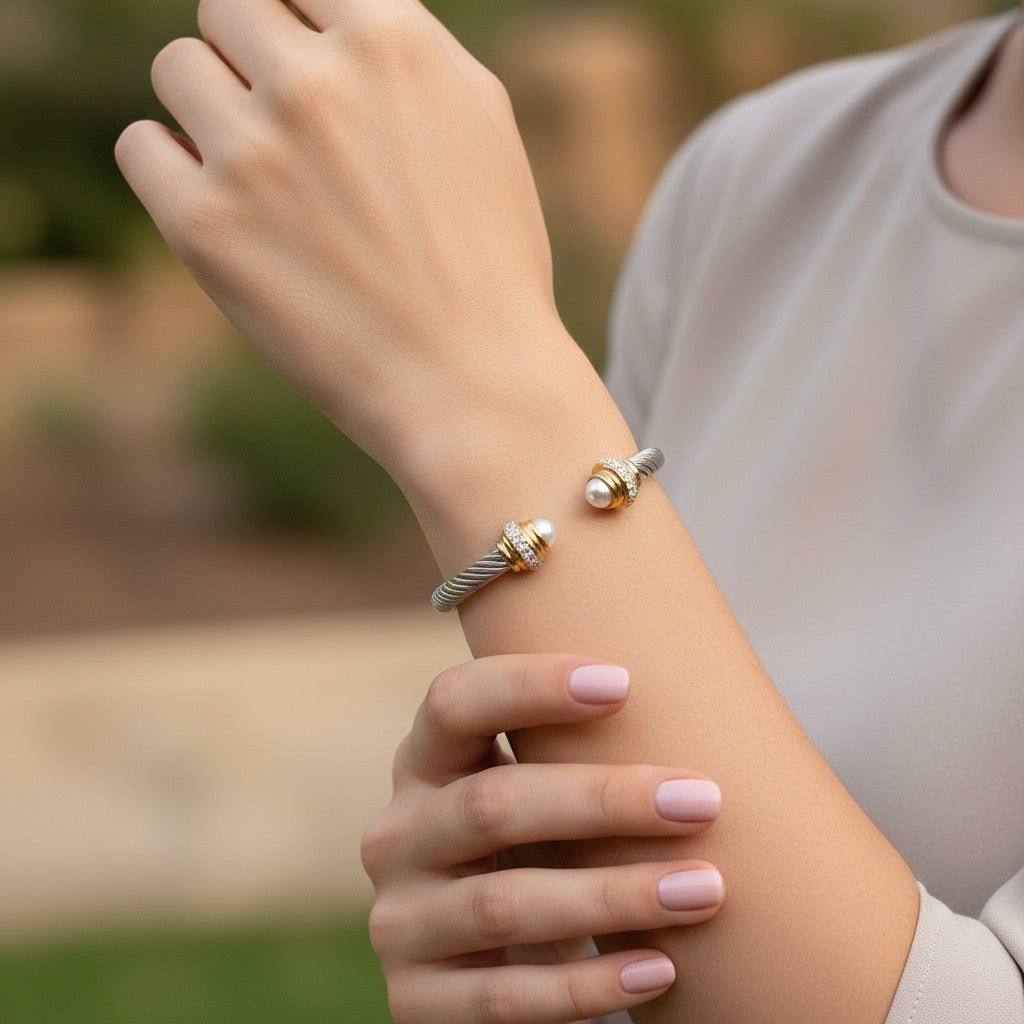 Bratara argintie, din otel inoxidabil, suflata cu aur 18k, tip bangle, cu pietre si perle, Petsy C4