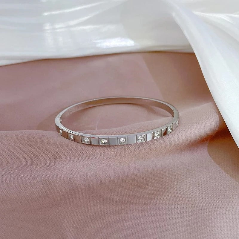 Bratara argintie, din otel inoxidabil, tip bangle, cu pietre din zirconiu, suflata cu aur 18k, Denice C2