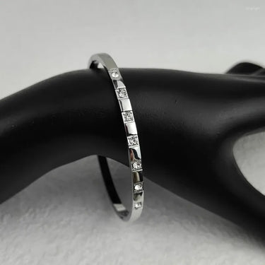 Bratara argintie, tip bangle, din otel inoxidabil, suflata cu aur 18k, cu zirconii, Kalyra C1
