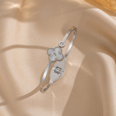 Bratara argintie, tip bangle, din otel inoxidabil, suflata cu aur 18k, cu zirconii si trifoi, Carivelle C6