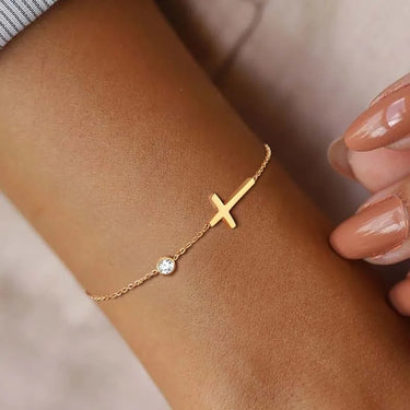 Bratara aurie, din otel inoxidabil, suflata cu aur 18k, cu piatra din zirconiu si cruciulita, Jevanna C5