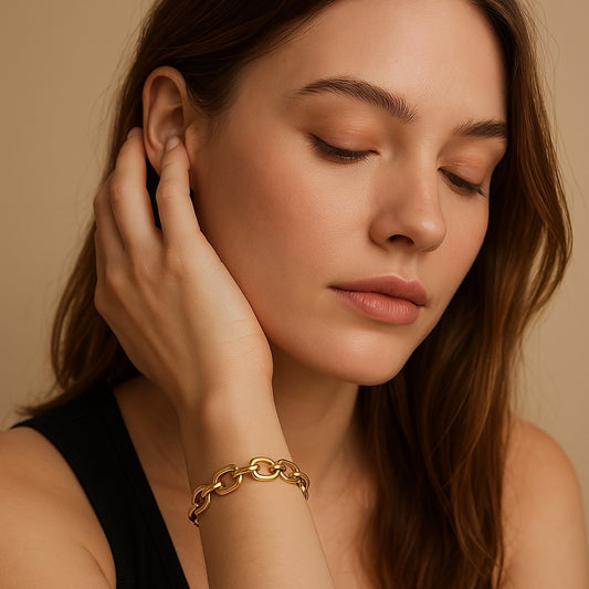 Bratara aurie, din otel inoxidabil, suflata cu aur 18k, forma de zale imbinate, Delia C10