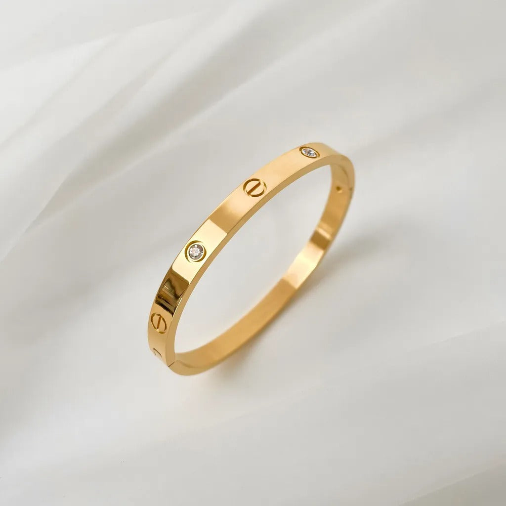 Bratara aurie, din otel inoxidabil, suflata cu aur 18k, tip bangle, cu pietre din zirconiu, Jannah C10