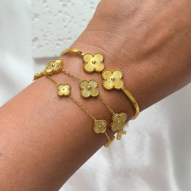 Bratara aurie, tip bangle, din otel inoxidabil, suflata cu aur 18k, cu trifoi, Nysira C1