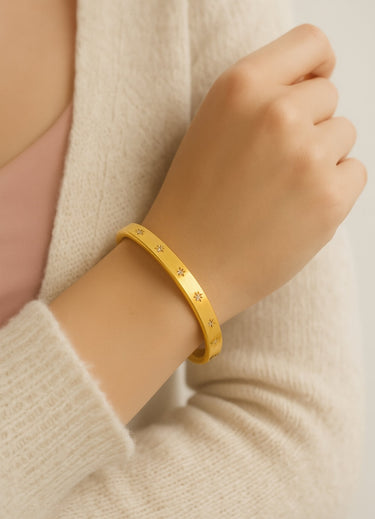 Bratara aurie, tip bangle, din otel inoxidabil, suflata cu aur 18k, cu zirconii, Arlena C1