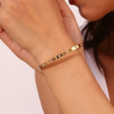Bratara aurie, tip bangle, din otel inoxidabil, suflata cu aur 18k, cu zirconii, Vionelle C1