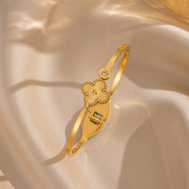 Bratara aurie, tip bangle, din otel inoxidabil, suflata cu aur 18k, cu zirconii si trifoi, Elivra C1
