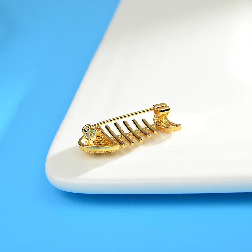 Brosa aurie, forma de peste, cu pietre din zirconiu, Marine C2 - Pursehuit.ro