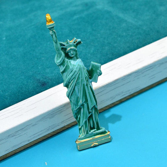 Brosa verde, forma de statuia Libertatii, Alfride C1 - Pursehuit.ro