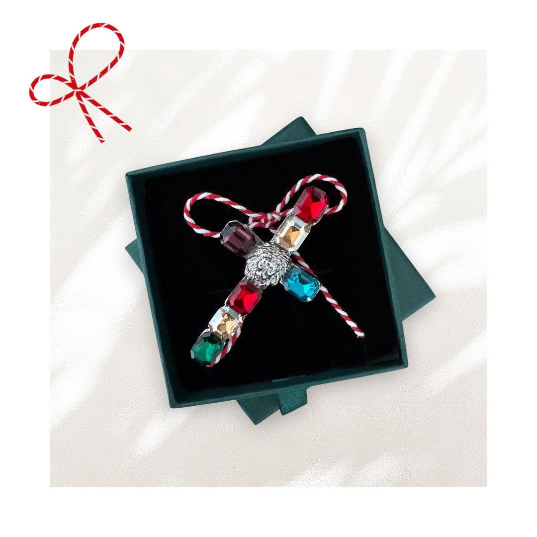 Brosa argintie, forma de cruce, cu snur de martisor si cutiuta cadou, Alice - Pursehuit.ro