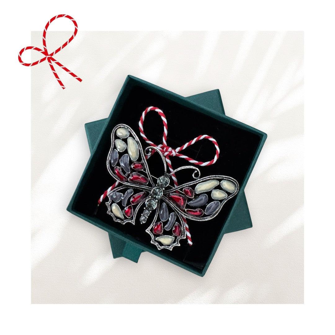 Brosa argintie, forma de fluture colorat, cu snur de martisor si cutiuta cadou, Alona - Pursehuit.ro