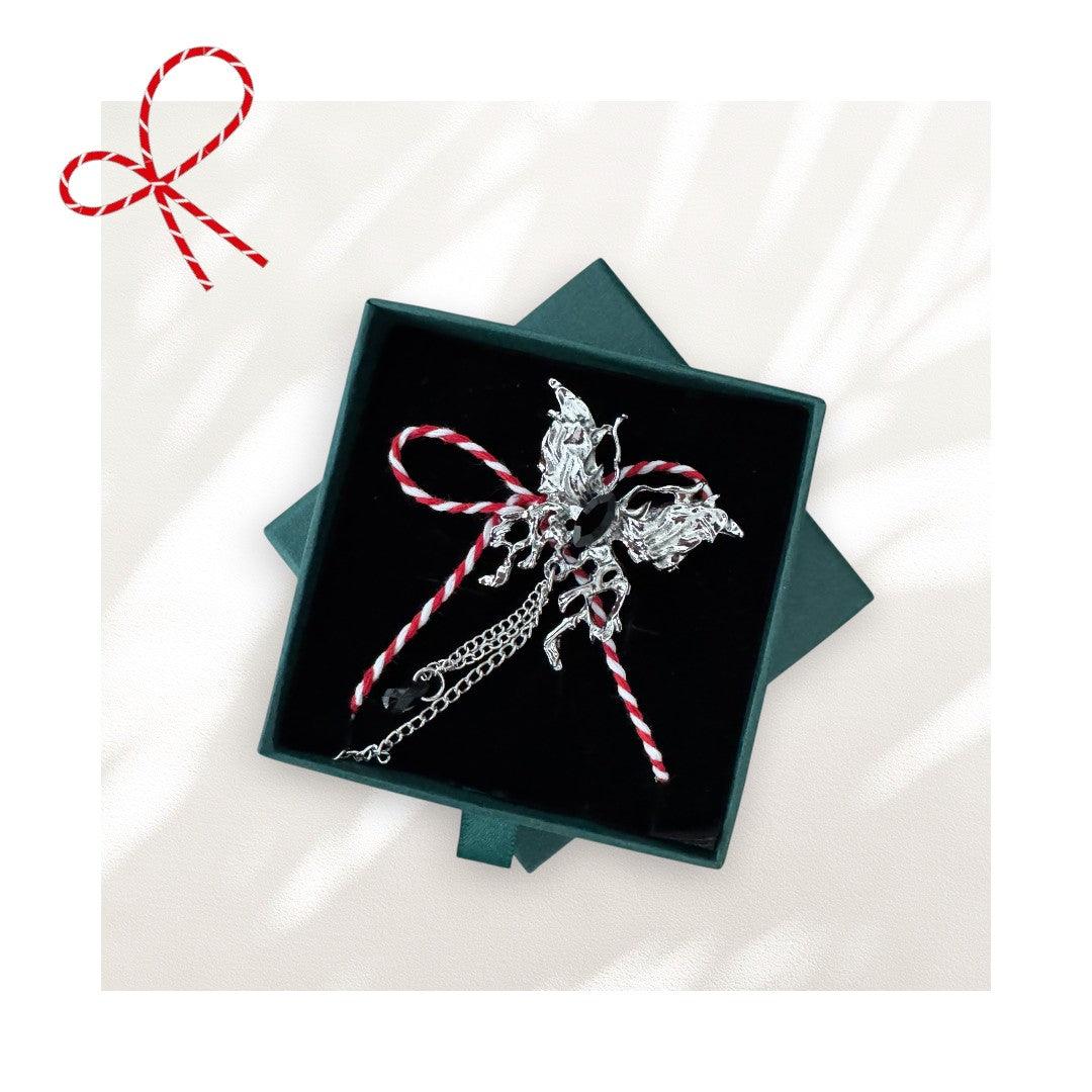 Brosa argintie, forma de fluture, cu snur de martisor si cutiuta cadou, Alois - Pursehuit.ro