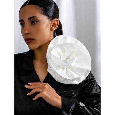 Brosa tip floare supradimensionata, alba, Agathe C22 - Pursehuit.ro