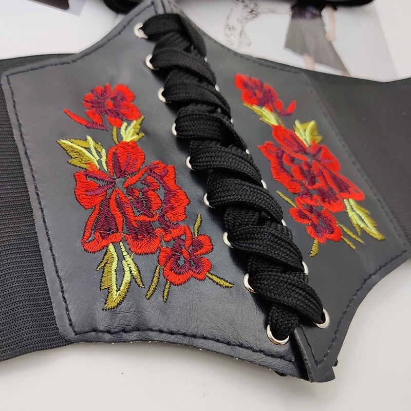 Centura de talie, neagra, tip corset, din piele ecologica, elastica, cu flori, Alezia C1