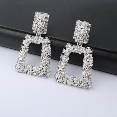 Cercei argintii, cu clips, textura incretita, Dollan C1 - Pursehuit.ro