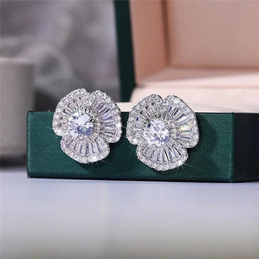 Cercei argintii, forma de floare, cu pietre din zirconiu, Alwa C3 - Pursehuit.ro