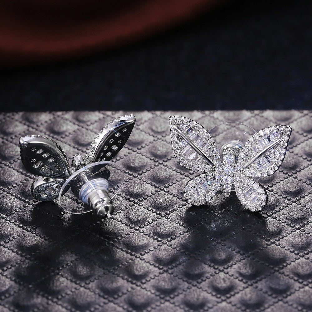 Cercei argintii, forma de fluture, cu pietre din zirconiu, Sinikka C18